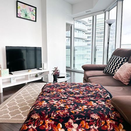 Luxury 2 Bedrooms With Lakeview Cn Tower Entertainment District Rogers Centre Торонто Екстериор снимка