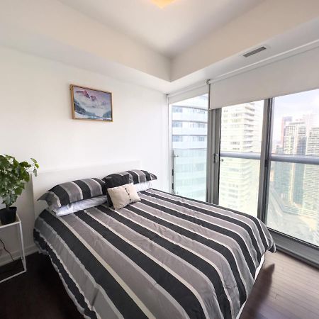 Luxury 2 Bedrooms With Lakeview Cn Tower Entertainment District Rogers Centre Торонто Екстериор снимка