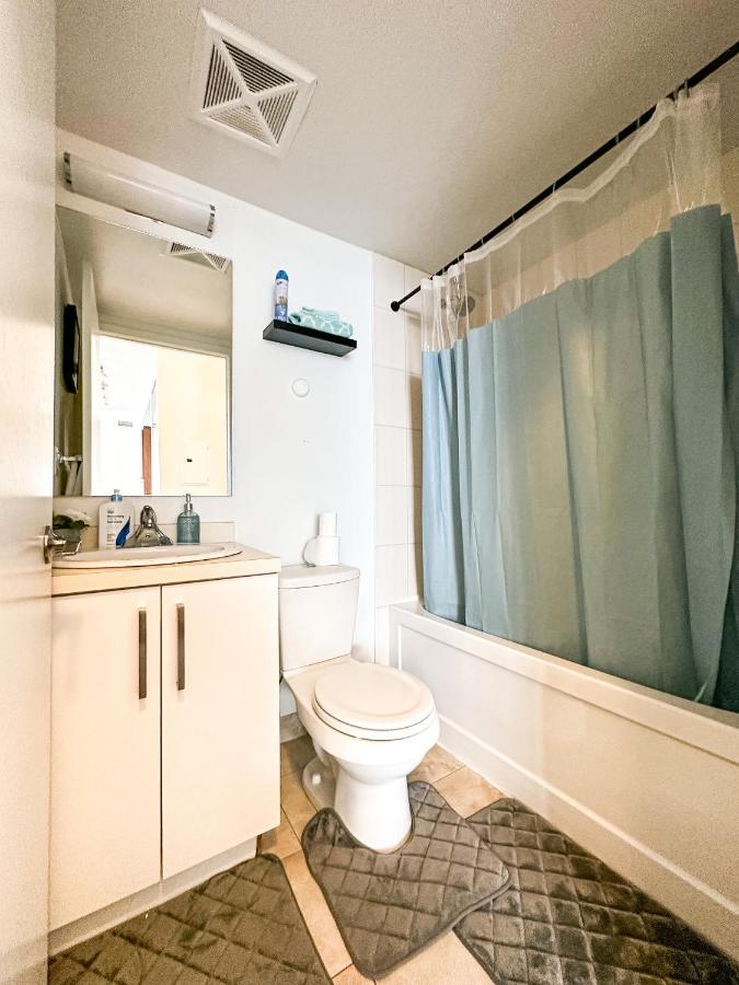 Luxury 2 Bedrooms With Lakeview Cn Tower Entertainment District Rogers Centre Торонто Екстериор снимка