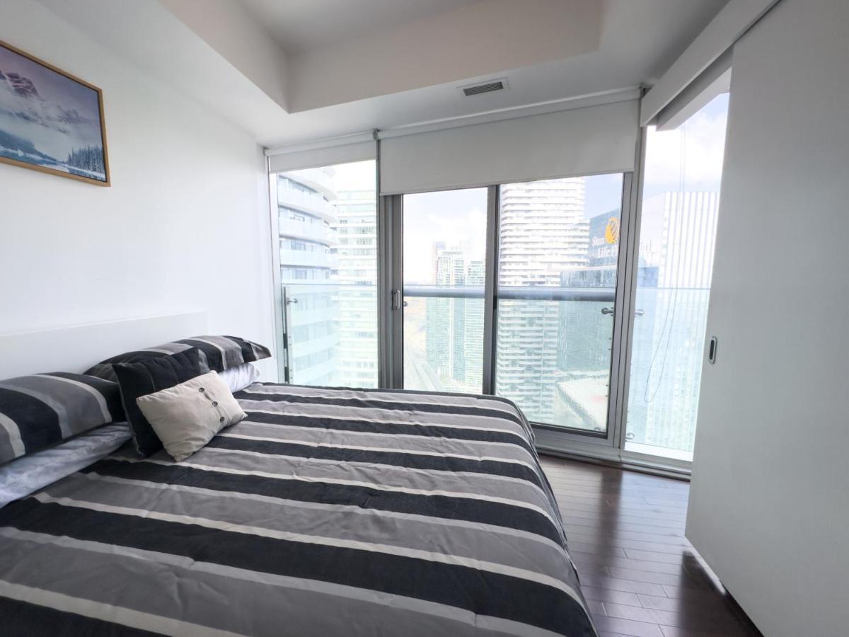 Luxury 2 Bedrooms With Lakeview Cn Tower Entertainment District Rogers Centre Торонто Екстериор снимка