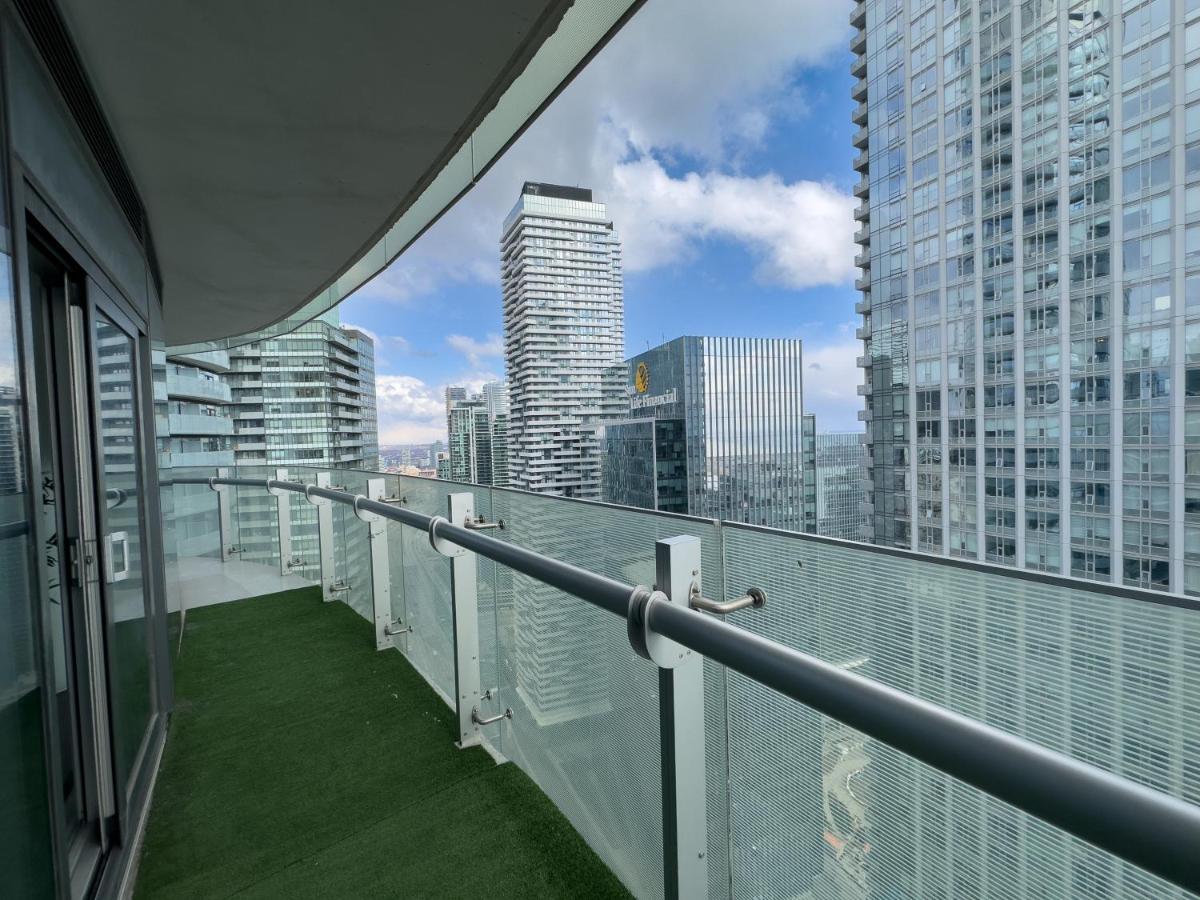 Luxury 2 Bedrooms With Lakeview Cn Tower Entertainment District Rogers Centre Торонто Екстериор снимка