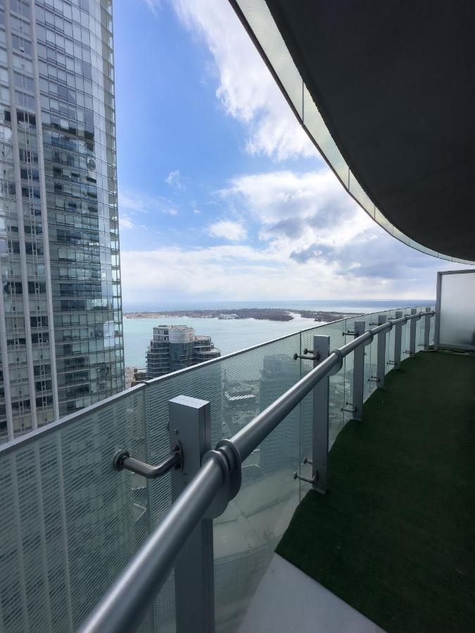 Luxury 2 Bedrooms With Lakeview Cn Tower Entertainment District Rogers Centre Торонто Екстериор снимка