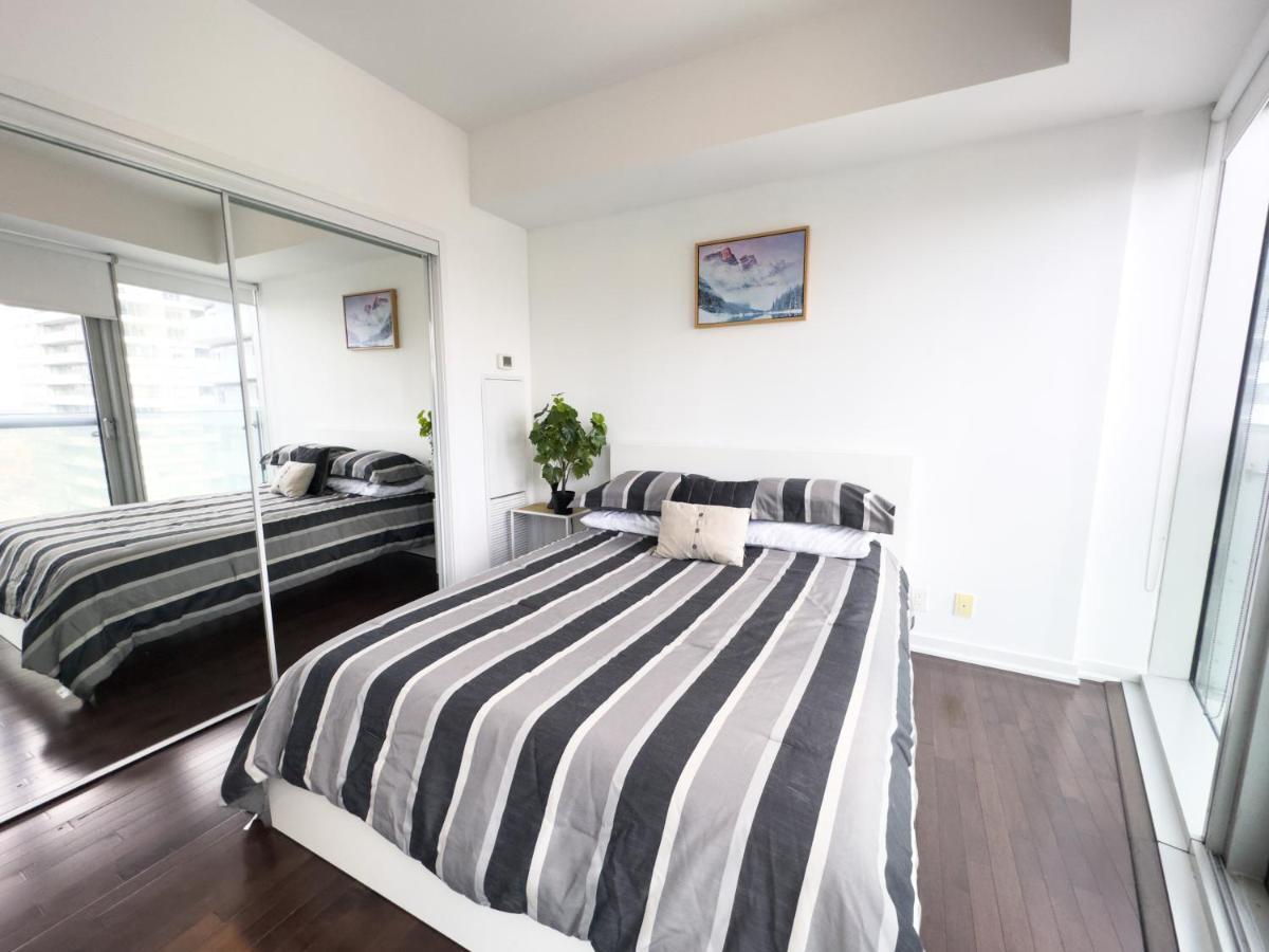 Luxury 2 Bedrooms With Lakeview Cn Tower Entertainment District Rogers Centre Торонто Екстериор снимка