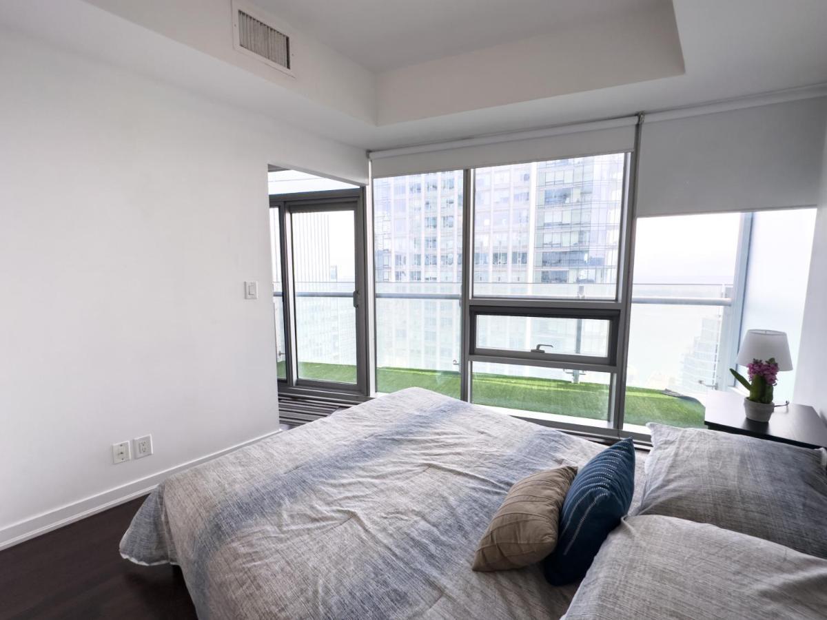 Luxury 2 Bedrooms With Lakeview Cn Tower Entertainment District Rogers Centre Торонто Екстериор снимка
